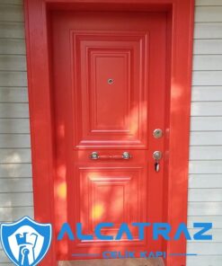 kırmızı çelik kapı